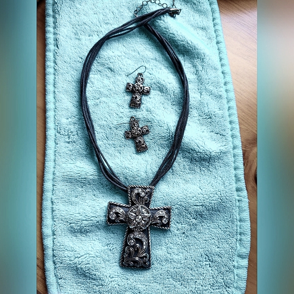 Cowgirl Necklace and Earrings - Picture 2 of 3